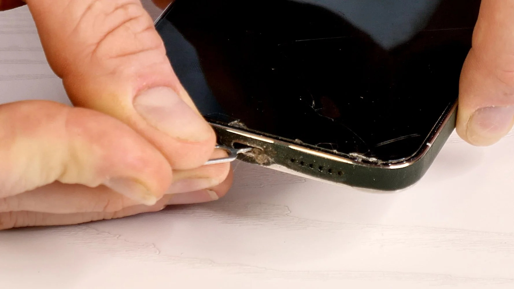 Чистка разъема Lightning